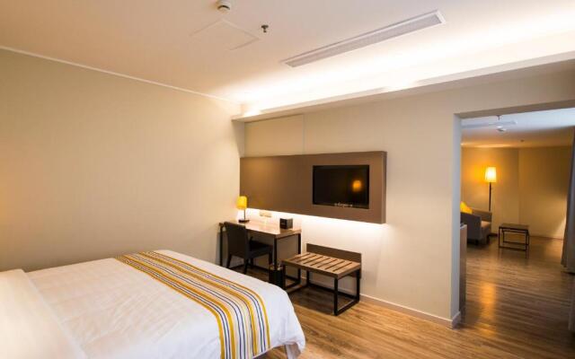 Home Inn Plus Suzhou Wujiang Fenhu Luxin Avenue