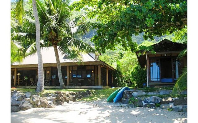 Fare Upu beach front cottage - Moorea