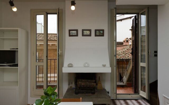 Vetrina - Apartment with Balcony