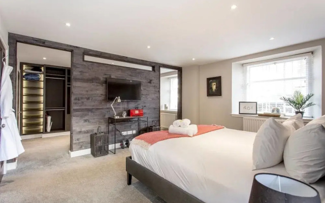 Luxury West End Apt. W/ Private Patio & Parking!