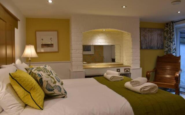 The Cheltenham, stylish 1-bed Victorian apartment