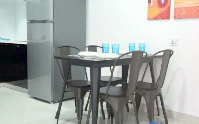 Near Ferry Terminal. COZY 02 Bedroom Condo. HarbourBay Residences.