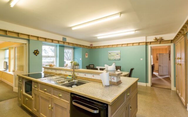 Vicarsford Farmhouse with Hot Tub near St Andrews