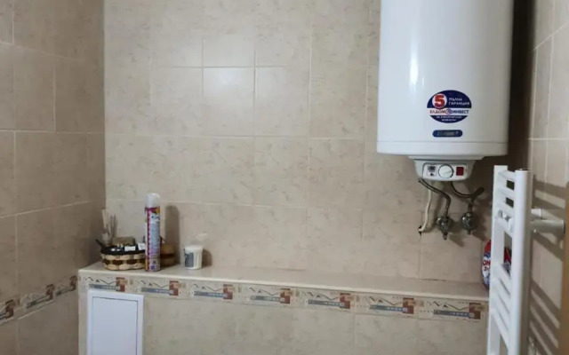 Homey 1-bed condo, fastest internet, free parking