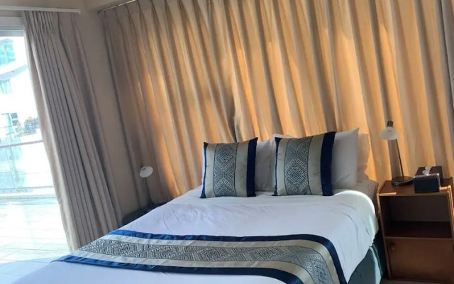 Waterfront Seaview Apt Hotel