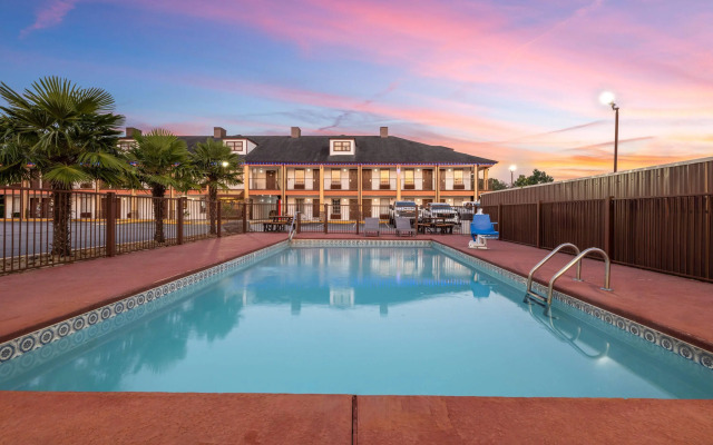 Baymont by Wyndham Commerce GA Near Tanger Outlets Mall