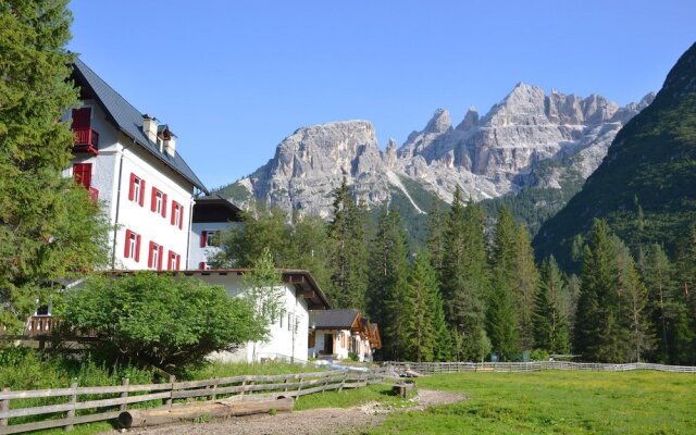 Hotel Croda Rossa
