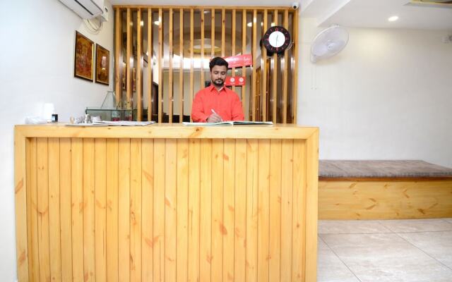 OYO 28335 Hotel Classic