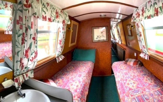 Stone - Boat - Sleeps 6 - Pet Friendly - 85ws