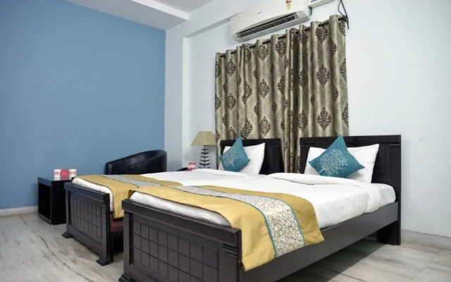 OYO 1749 Apartment Hotel Gayatri Nest