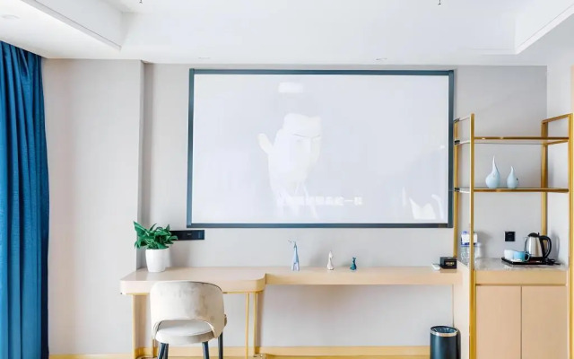 VX Wuxi Jiangyin High-tech Zone Panlongshan Park Hotel