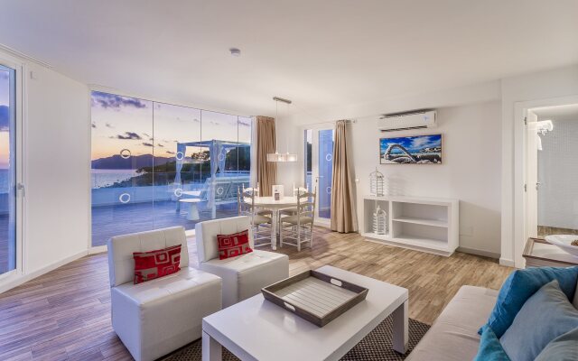 FERGUS Style Cala Blanca Suites