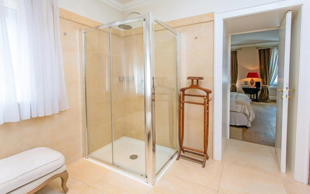 Lesar Hotel Angel