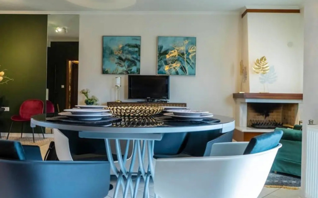 Christine's Golden Suite at Ioannina's Center