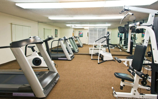 Sonesta Simply Suites Detroit Southfield