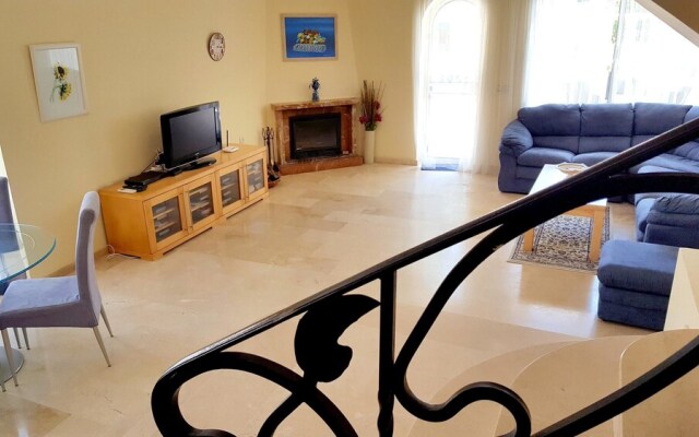 House With 2 Bedrooms in Benalmádena, With Pool Access, Furnished Terr