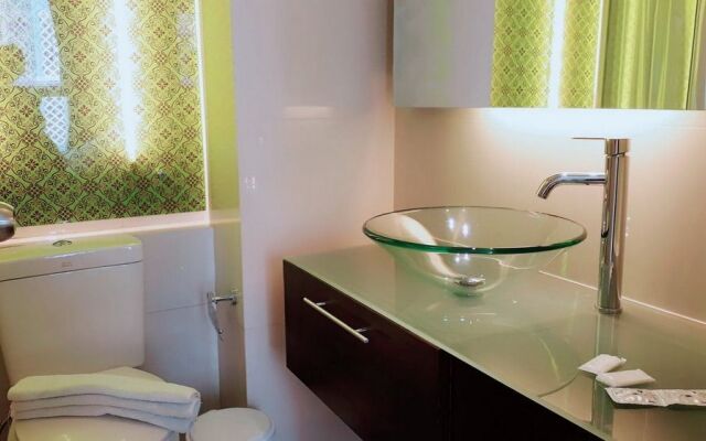 Grande Caribbean Condo by Somphong