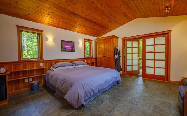 A Snug Harbour Inn