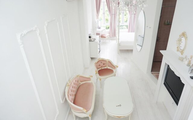 Milk White Homestay