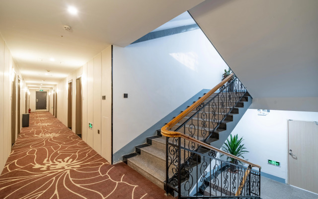 Qianshan Zhongyi Boutique Hotel