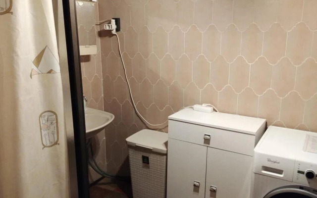 Crystal Apartement F