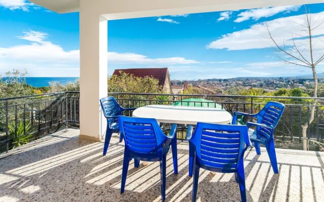 Seaside Holiday Home With Balcony