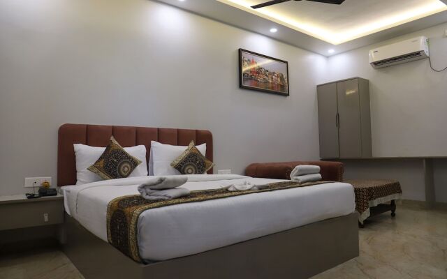 Hotel Gulmohar Plaza By Auroville Ent