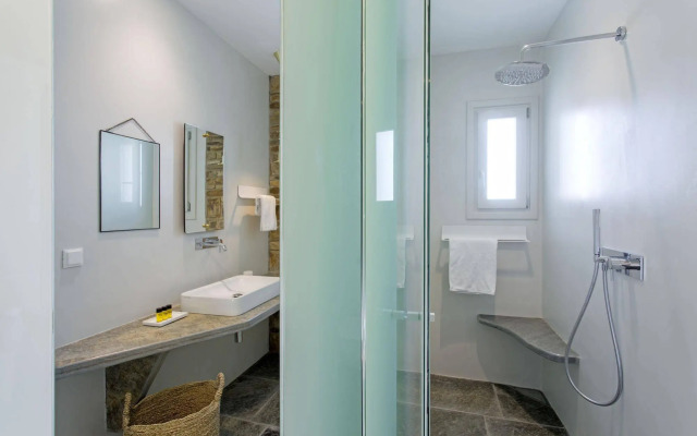 Far Out Hotel & Spa
