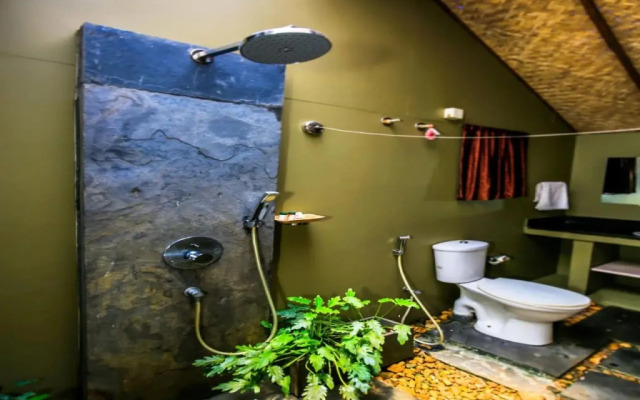 Vartys - The Hillside Huts