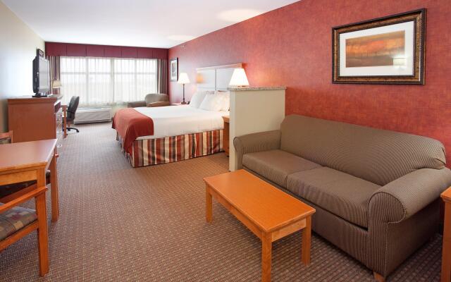 Holiday Inn Express & Suites Loveland, an IHG Hotel