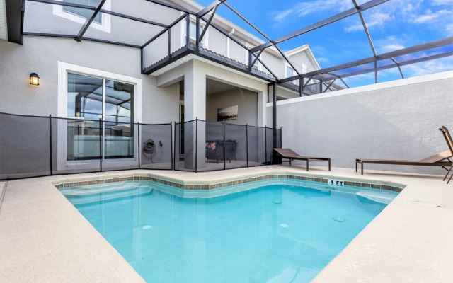 Romeo Circle Villa Story Lake 2