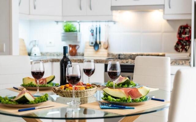 205 Los Cristianos by the beach, center, wifi AC
