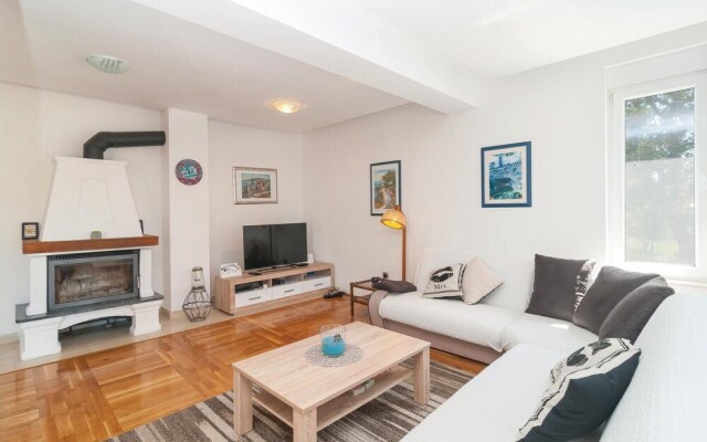 Awesome Home in Dugopolje With Wifi and 5 Bedrooms