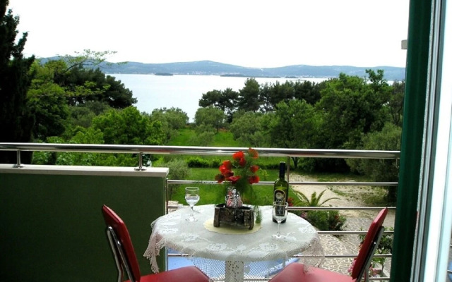 Viola - With Pool - SA7