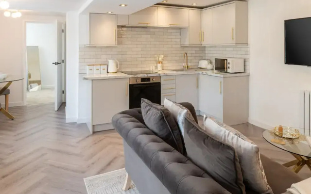 Host Stay Eccles Hideaway