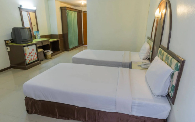 Lake Inn Hotel