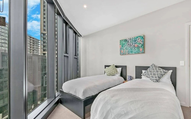 Min to Olympic Park Family 3 BED Luxury APT Nwp002