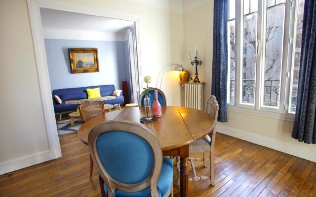 Nice Apartment 10 Minutes From Paris