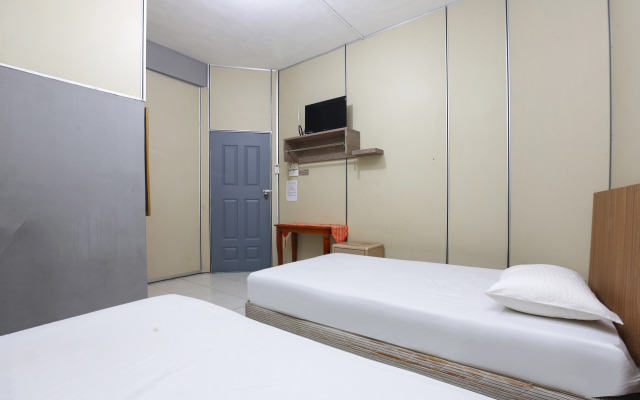 SPOT ON 89796 D'noor Budget Inn