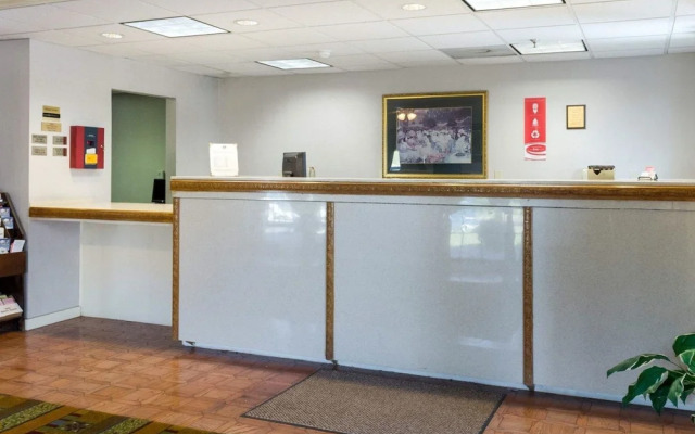 Econo Lodge Canton I-55