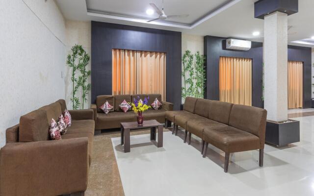 OYO Flagship 66785 Hotel Oyster Suites