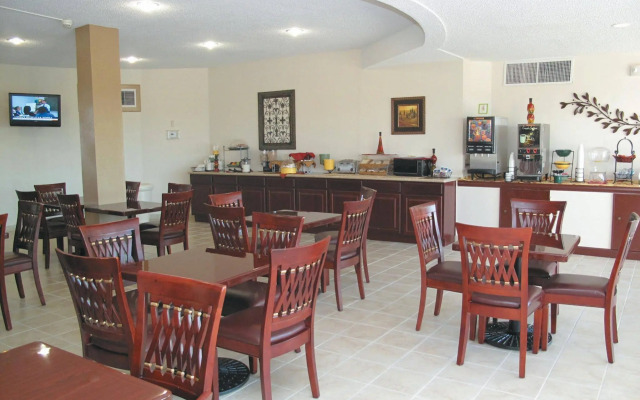 Red Roof Inn PLUS+ Wichita East