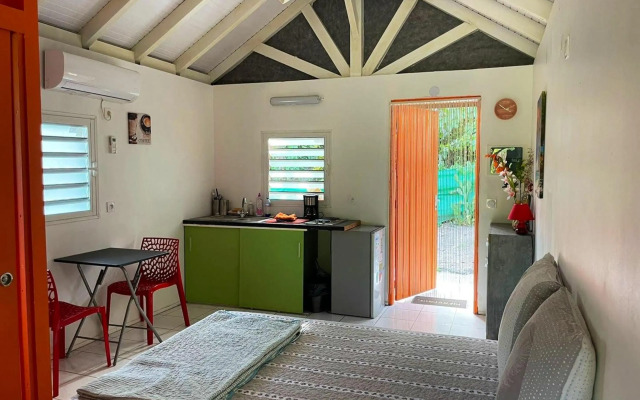 Bungalow d'une chambre avec jardin et wifi a Petit Bourg
