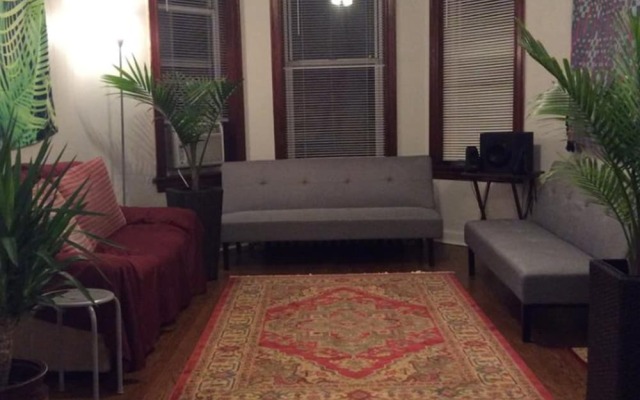 Belmont Hostel - O'Hare Blueline