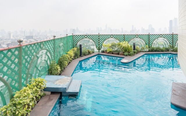 Chinatown Centra by Favstay