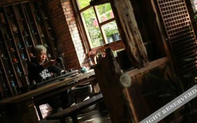 Xiandu Songge Xianrenju Hostel