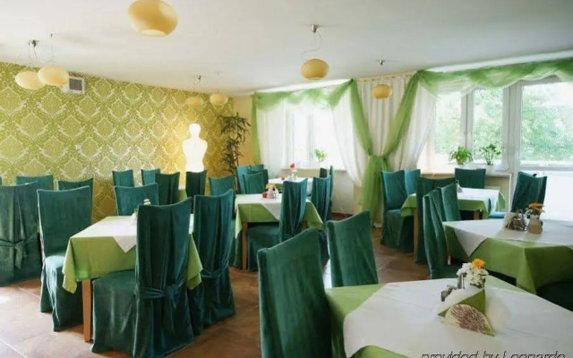 Hotel Wilanów Warszawa by DeSilva