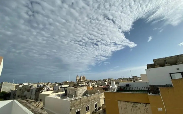 May Flower: Modern Flat close to Airport/Bus Stops