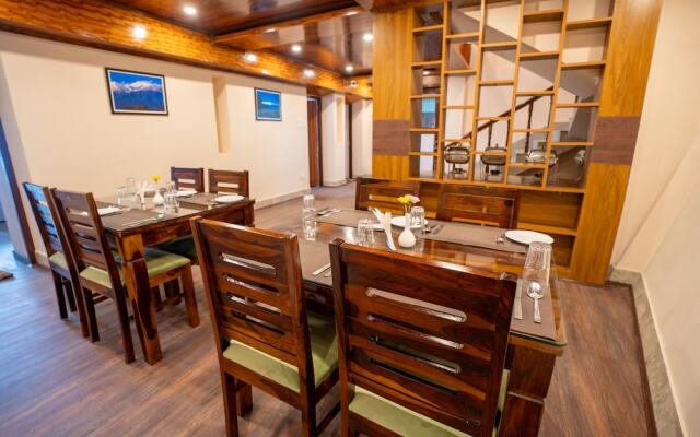 Muscatel Stardust - Chowrasta Mall Road