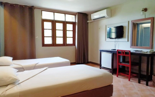 Sun Hotel – Guest Rooms – Phetchaburi